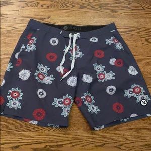 Vuori Board Shorts - 32